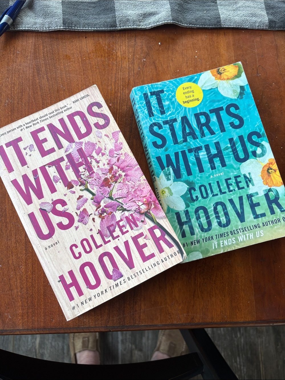 'It Ends With Us' / 'It Starts With Us' Book Set - Pink & Teal Covers